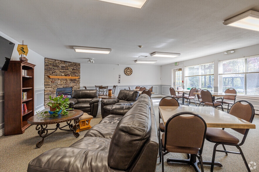 Community Room - Oak Terrace