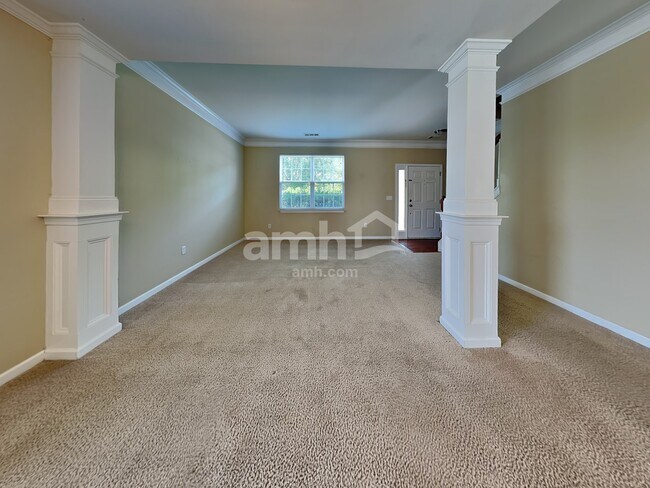 Building Photo - 11 Knoll Ridge Dr