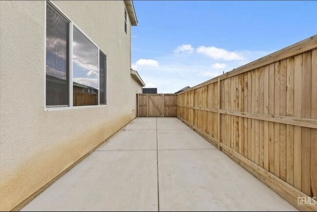 Building Photo - 9712 Maple Ter Ln