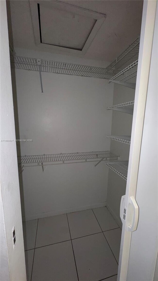 Building Photo - 2319 W 60th St