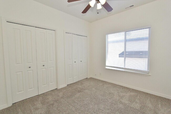 Building Photo - Quaint Cottage-Style Home in SE Boise