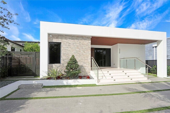 Building Photo - 330 SW 19th Rd