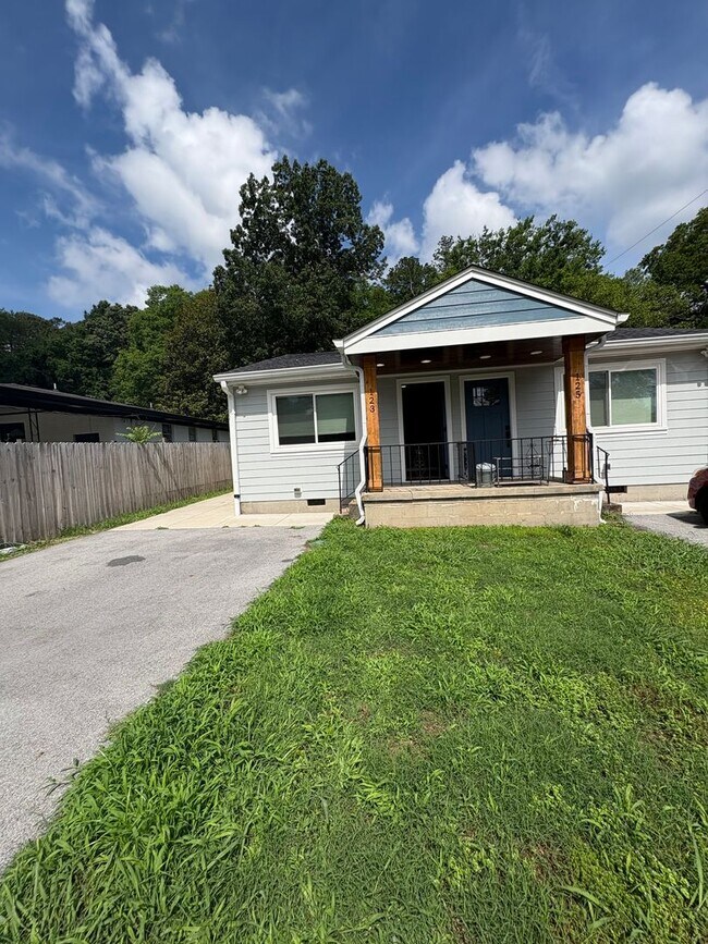 Building Photo - 123 Sequoia Dr