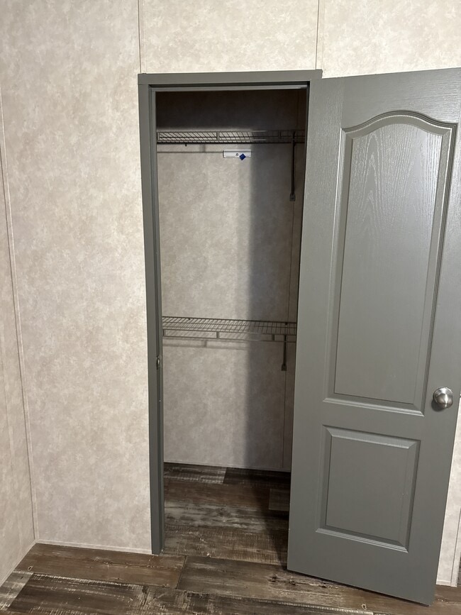 Building Photo - 894 FM 1395