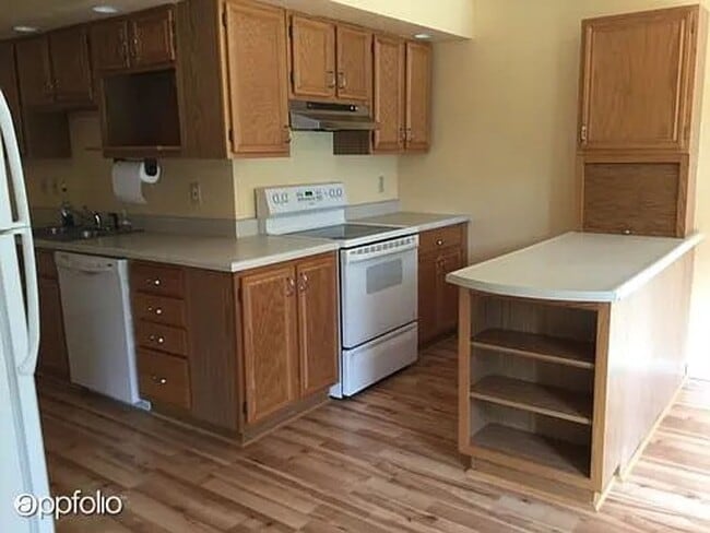 Building Photo - 2 bd, 2 ba house in old SW Columbia, fence...