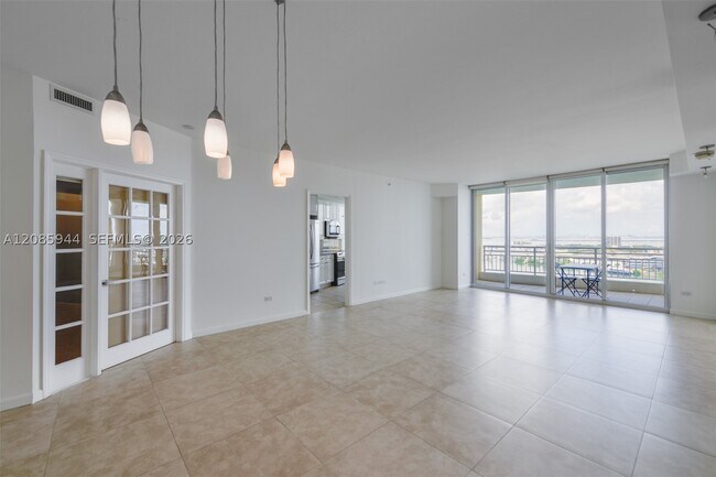 Building Photo - 848 Brickell Key Dr