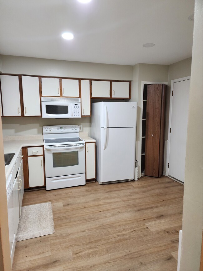Building Photo - 3370 Heritage Pky