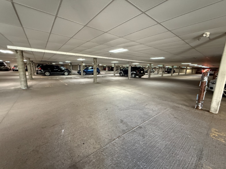 Building Photo - 2800 Aurora Ave