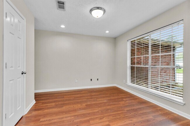 Building Photo - 2726 Fox View Cir