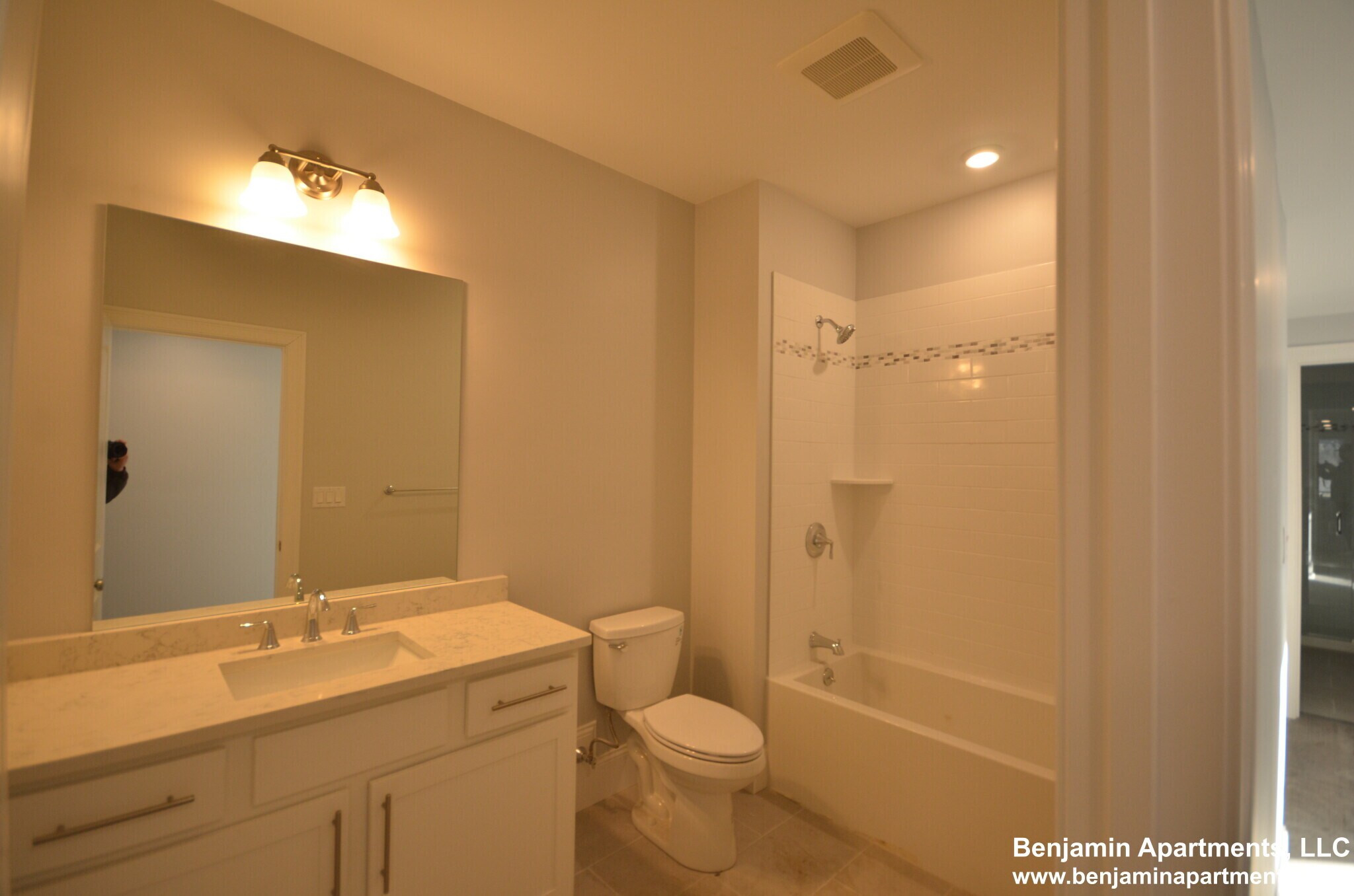 Building Photo - 128 Kenrick St
