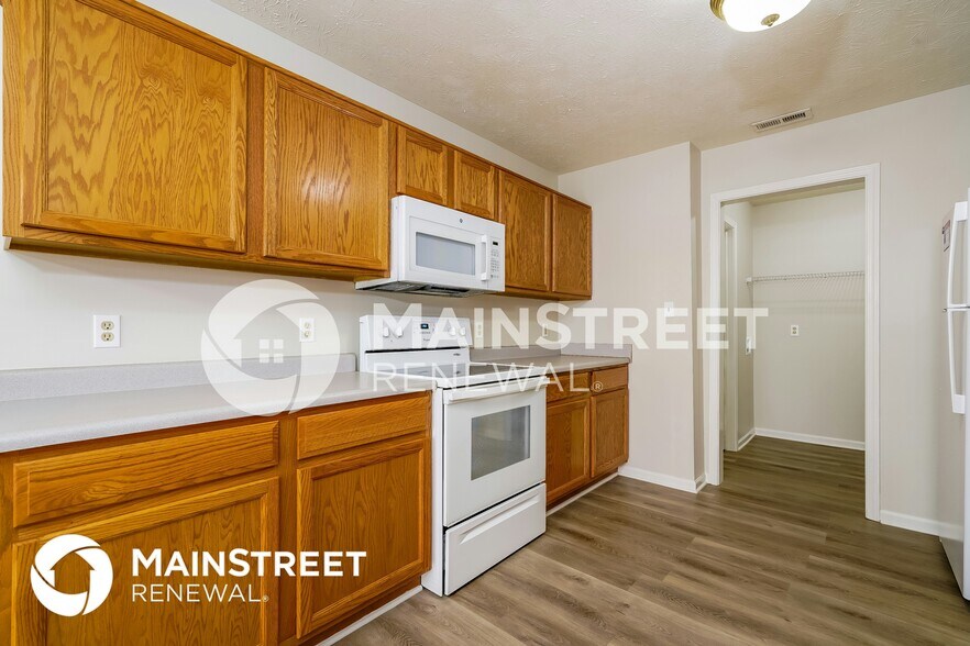 Building Photo - 2661 Grand Fir Dr