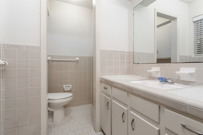 Building Photo - 7544 Brentcove Cir