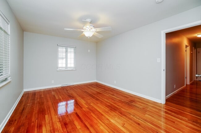 Building Photo - 9548 Brookside Dr