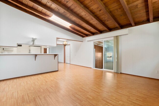 Building Photo - Large 3 Bedroom 2 Bathroom House in La Mesa!