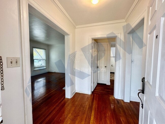 Building Photo - 875 W Alpine Ave