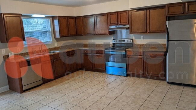 Building Photo - 4 Bedroom 2 Bathroom! Pet Friendly! Ask about our move-in specials!