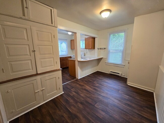 Building Photo - South Hill Home!! Available Now!