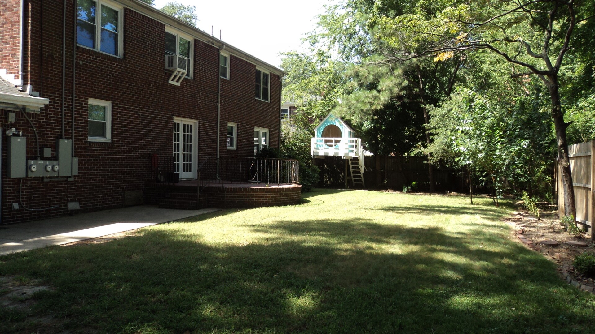 Building Photo - 1500 Meads Rd