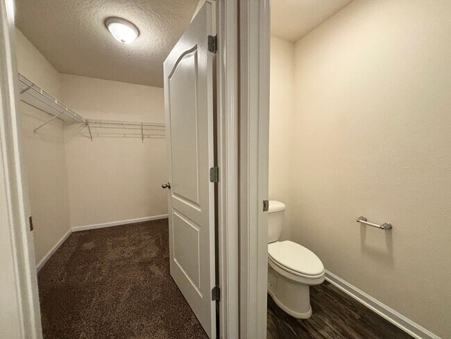 Building Photo - 1763 Eagle View Way