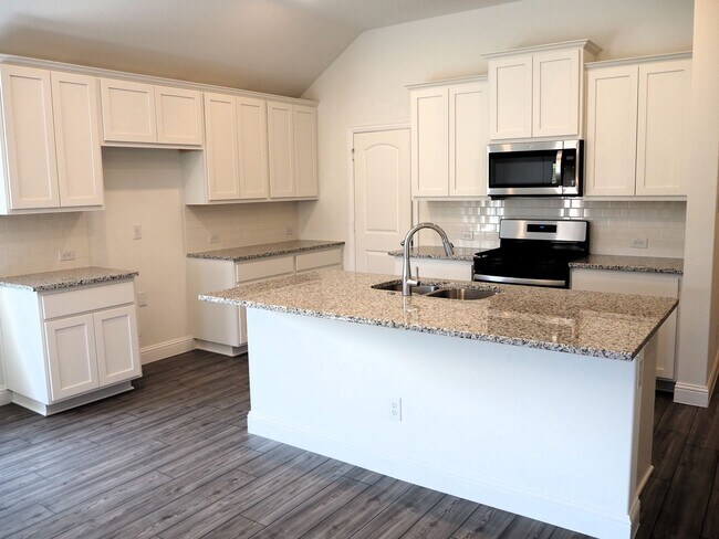 Building Photo - 2201 Yellowhammer Rd