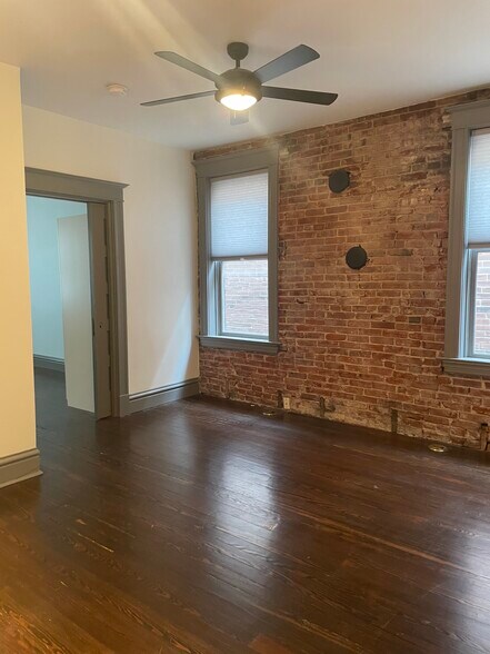 Building Photo - 4544 Oakland Ave