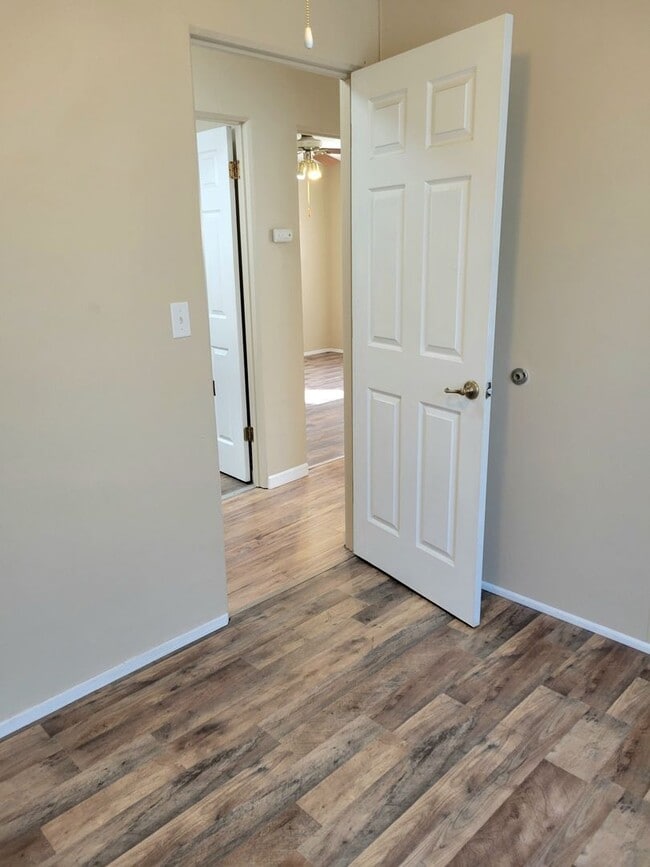 Building Photo - Updated Throughout and Move in ready!!!