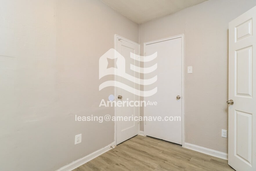 Building Photo - 6575 Julian Ave