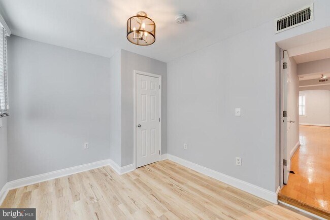 Building Photo - 1333 Adams St NE