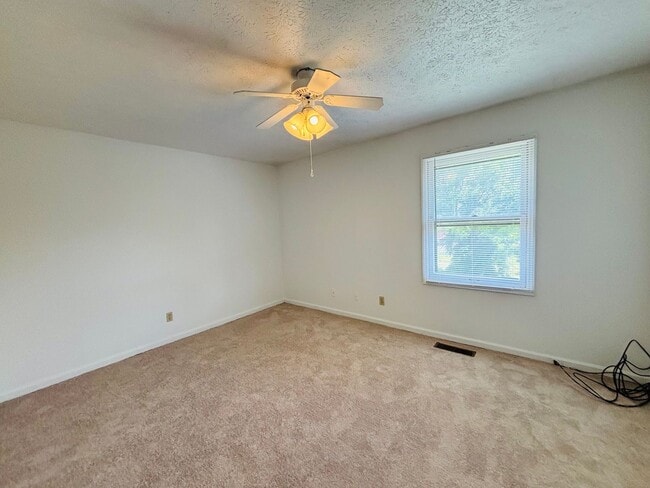 Building Photo - 435 Wakeman Ct NE