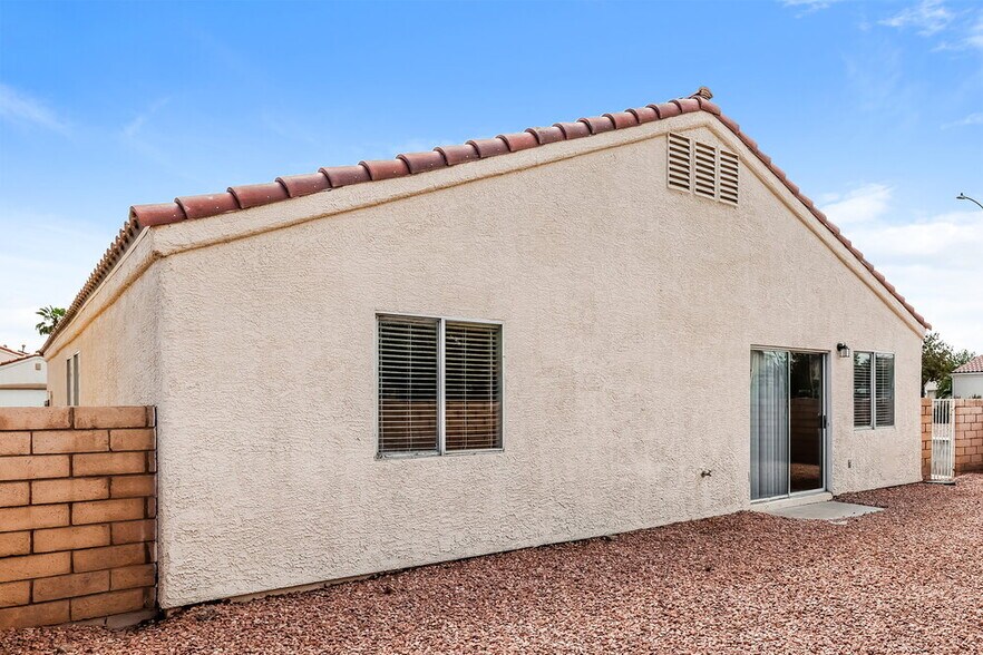 Building Photo - 881 Adobe Flat Dr