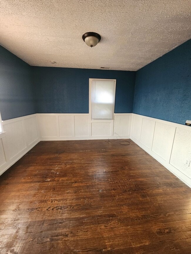 Building Photo - 1 Bedroom With Appliances
