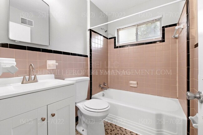 Building Photo - 2211 Gerald Ct