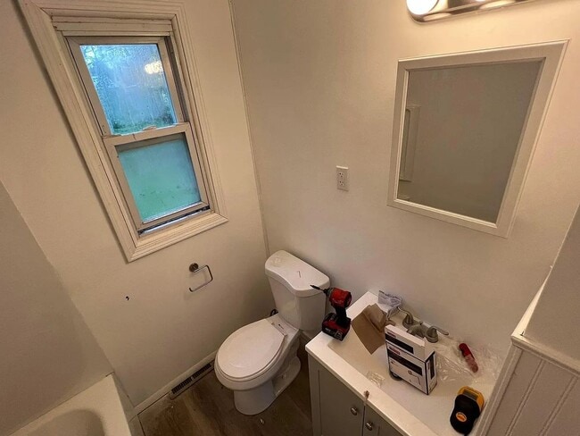 Building Photo - 4 Bedroom 1.5 bath house for rent