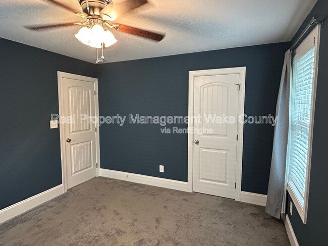Building Photo - 5412 Robbins Dr