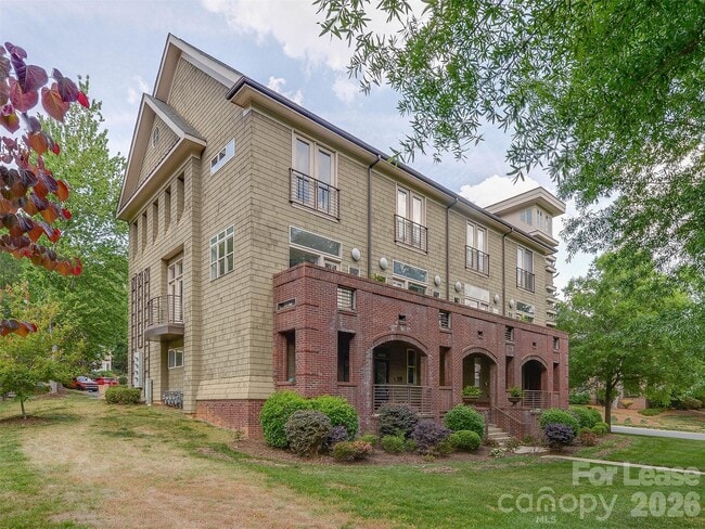 Building Photo - 1174 Park West Dr