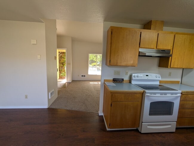 Building Photo - 61862 Avonlea Cir