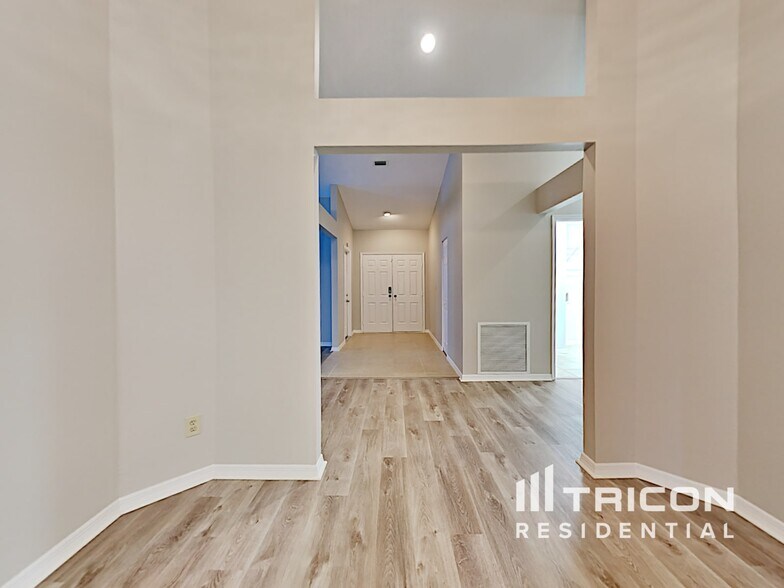 Building Photo - 5709 Erhardt Dr