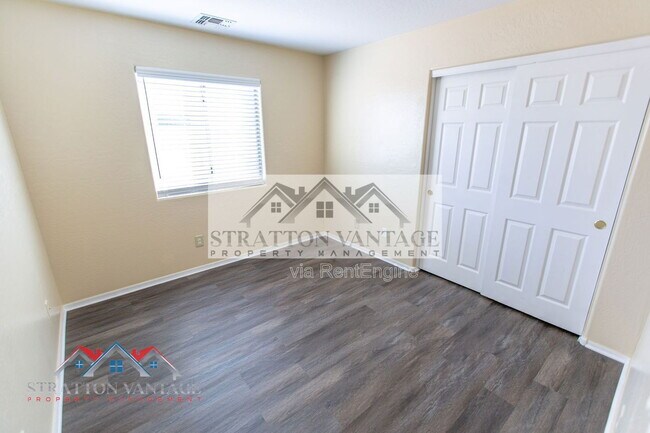 Building Photo - 11754 W Belmont Dr