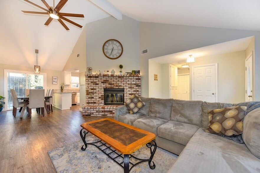 Building Photo - 8313 Crossoak Way