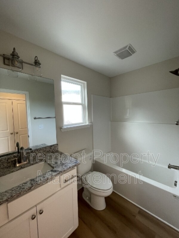 Building Photo - 1228 Sholar Ave