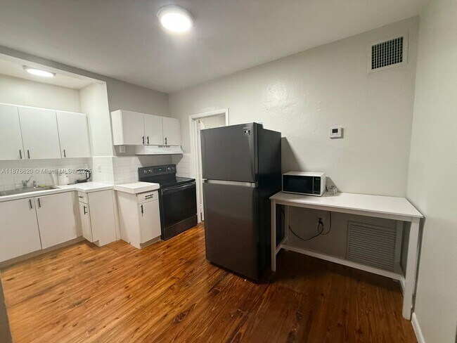 Building Photo - 1289 Marseille Dr