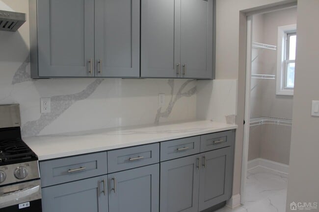 Building Photo - 147 Clinton St