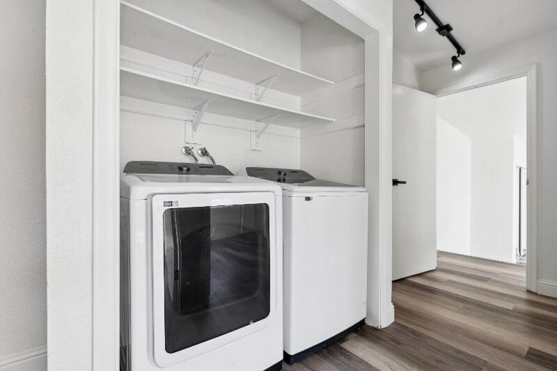 Building Photo - 1709 Noia Ave