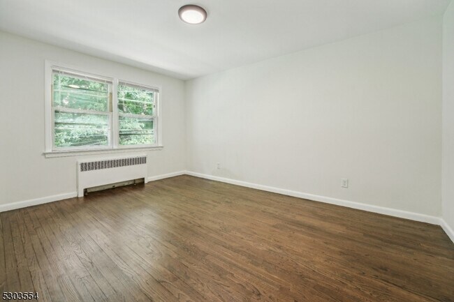 Building Photo - 24 Hutton Ave