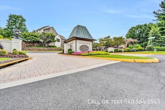 Building Photo - 4978 Hunting Hills Cir