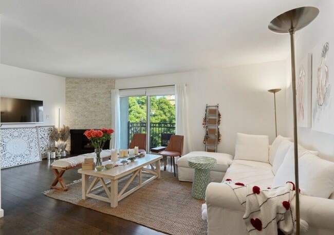 Building Photo - 141 S Clark Dr