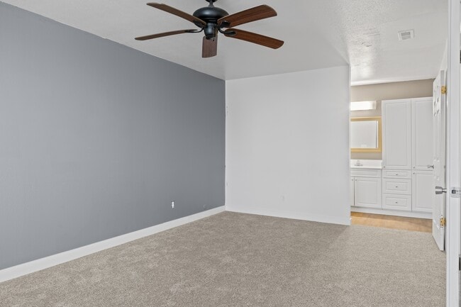 Building Photo - 60 Millpond Dr