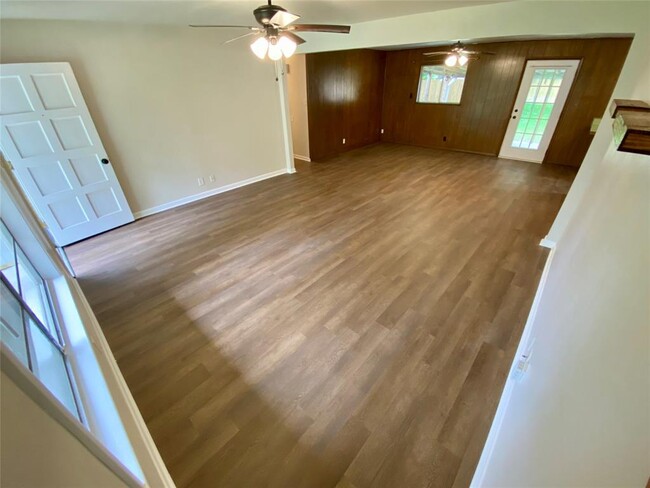 Building Photo - 260 Bradford Dr