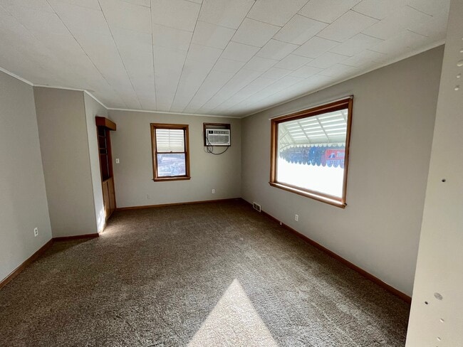 Building Photo - 911 N Center St