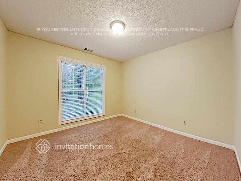 Building Photo - 2875 Winchester Dr